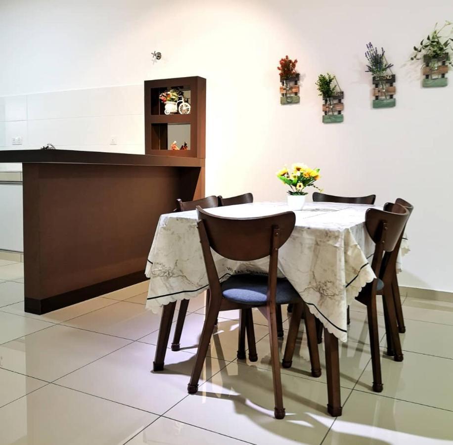 Holiday Homestay Σερεμπάν Εξωτερικό φωτογραφία