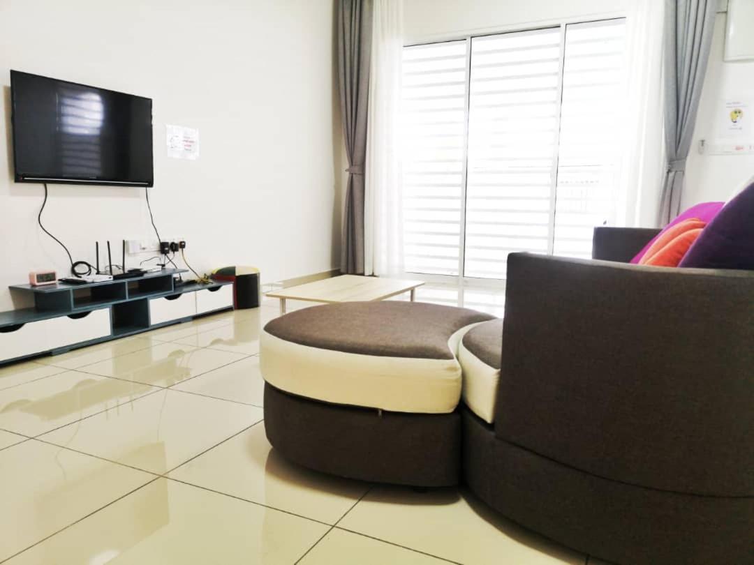 Holiday Homestay Σερεμπάν Εξωτερικό φωτογραφία