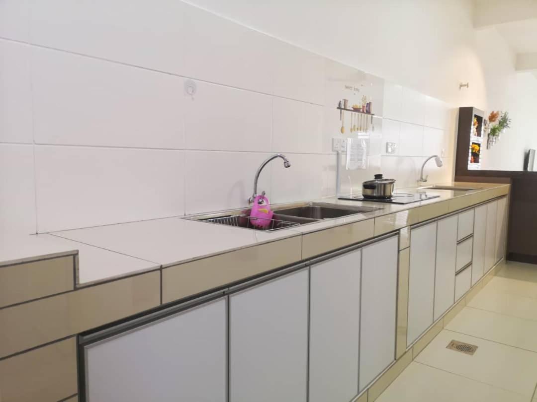 Holiday Homestay Σερεμπάν Εξωτερικό φωτογραφία